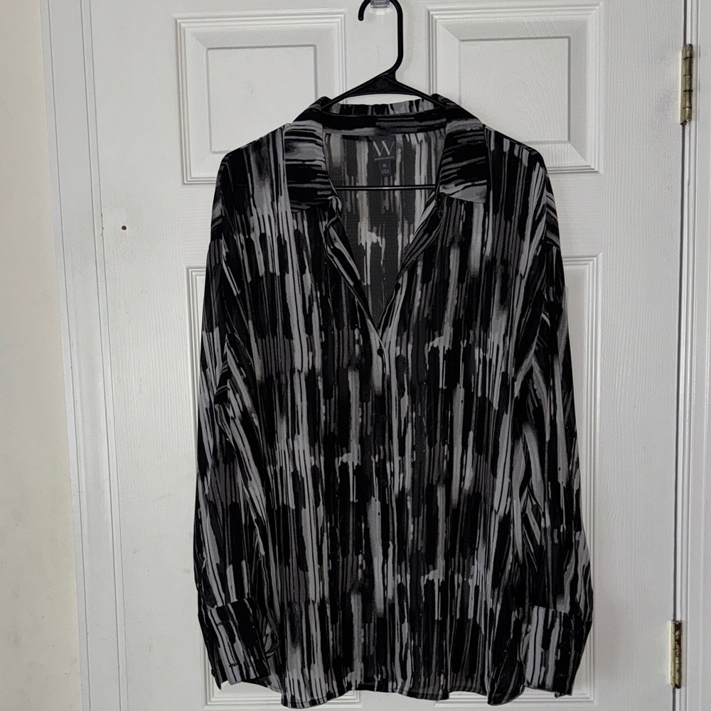 Worthington Black and Grays Blouse size XL Like New